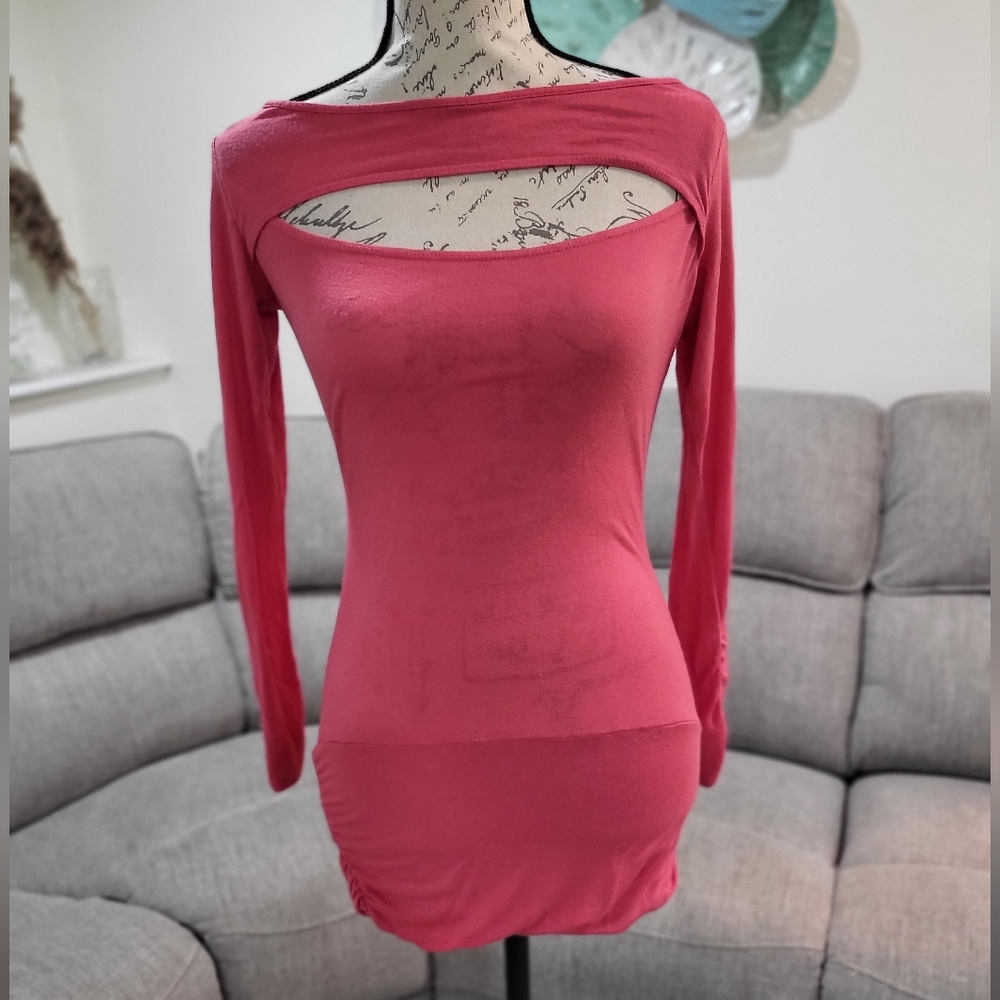 Cute Arden B Pink top w/ Peekaboo keyhole from. Long tunic length